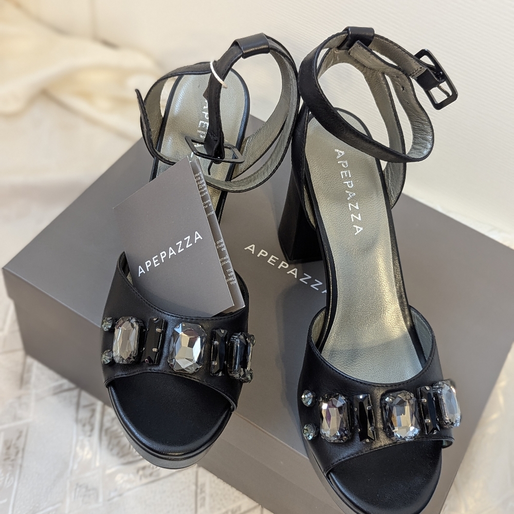 Women's shoes